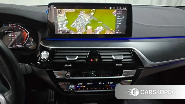 BMW 5 Series (G30) 2022 Белый из Кореи, фото 3