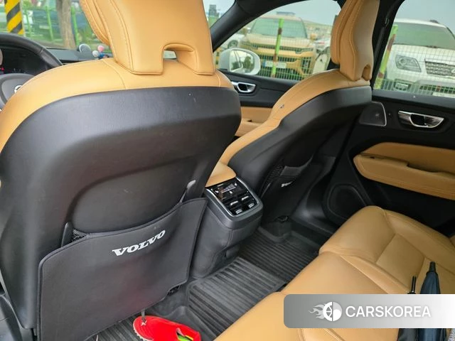 Volvo XC60 second Generation 2022 Белый из Кореи, фото 3