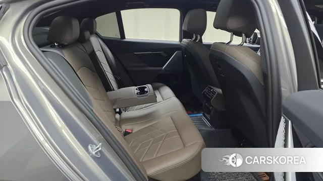 BMW 5 Series (G60) 2025 Песочный из Кореи, фото 3