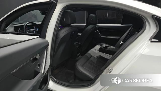 BMW 5 Series (G60) 2025 Белый из Кореи, фото 3