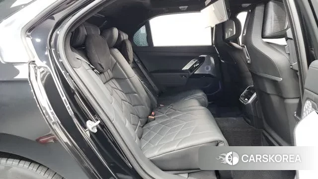 BMW i7 (G70) 2023 Черный из Кореи, фото 3