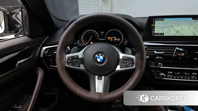 BMW 5 Series (G30) 2018 Белый из Кореи, фото 3