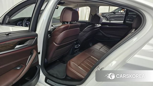 BMW 5 Series (G30) 2023 Белый из Кореи, фото 3