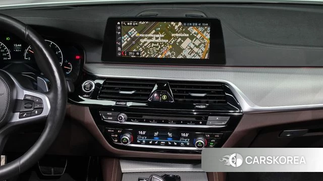 BMW 5 Series (G30) 2019 Белый из Кореи, фото 3