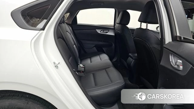 Kia The New K3 2nd generation 2022 Белый из Кореи, фото 3