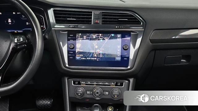 Volkswagen Tiguan Allspace 2020 Серебристо-серый из Кореи, фото 3