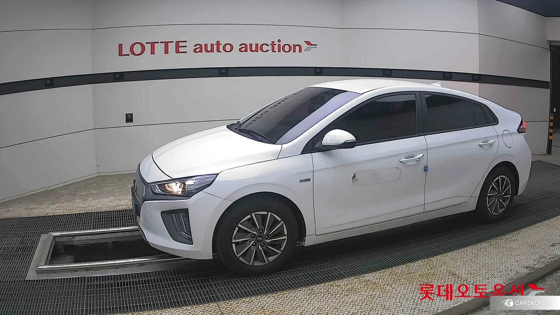Hyundai IONIQ Electric 2020 Polar White из Кореи, фото 3