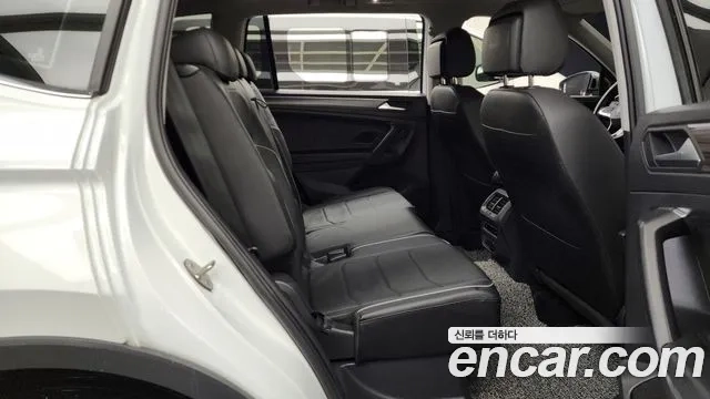 Volkswagen Tiguan Allspace 2023 Белый из Кореи, фото 3