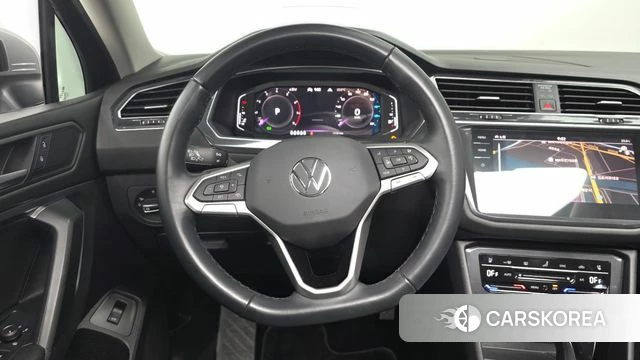 Volkswagen Tiguan Allspace 2023 Черный из Кореи, фото 3