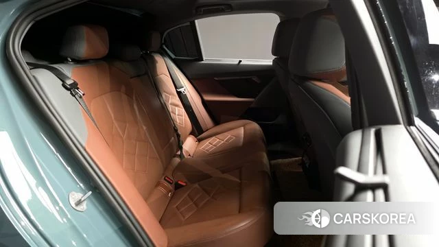 BMW 5 Series (G60) 2024 Небесно-голубой из Кореи, фото 3