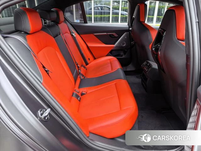BMW M5 PHEV 2025 Темно-серый из Китая, фото 3