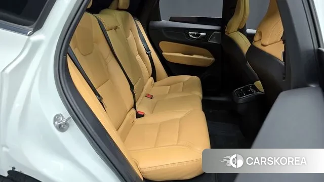 Volvo XC60 second Generation 2023 Белый из Кореи, фото 3