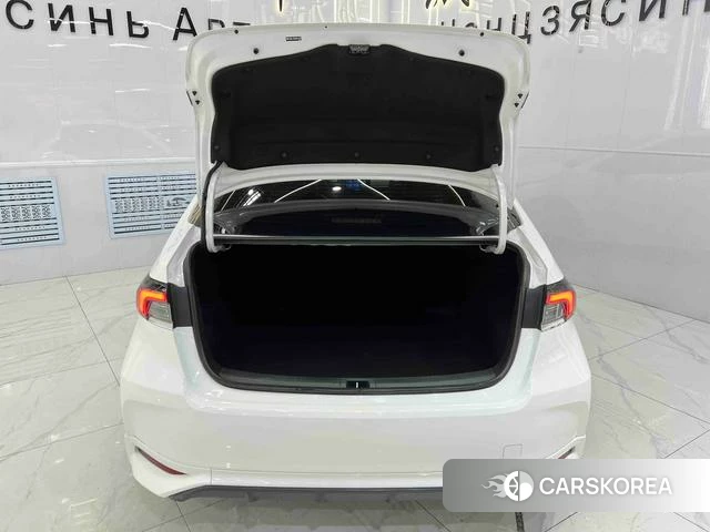 Toyota Corolla 2023 Белый из Китая, фото 3