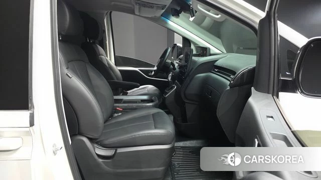 Hyundai Staria 2023 Белый из Кореи, фото 3