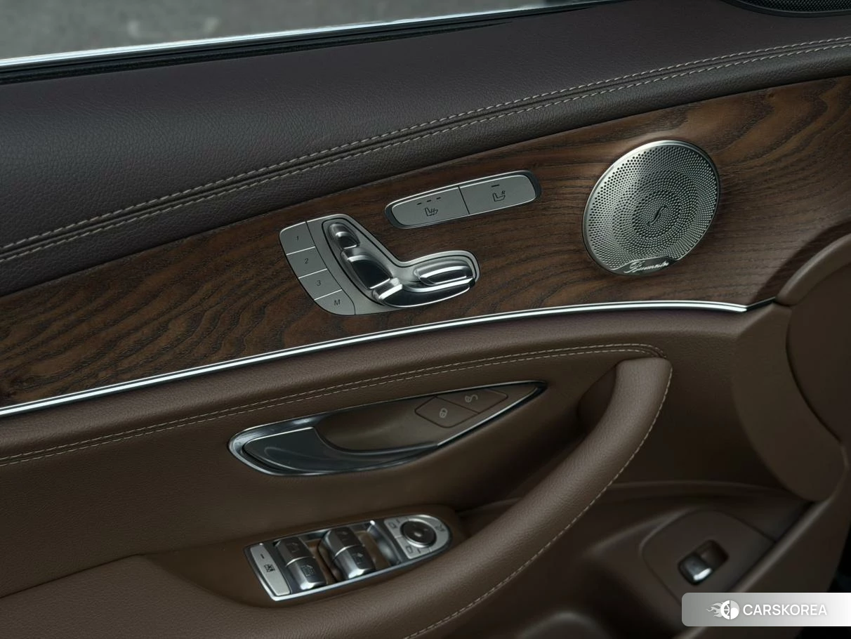 Mercedes-Benz E-class 2023 Черный из Китая, фото 3