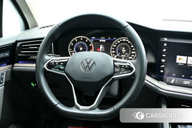 Volkswagen Touareg 2025 Черный из Китая, фото 3