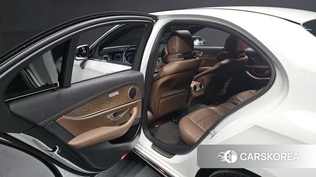 Mercedes-Benz E-Class W213 2021 Белый из Кореи, фото 3