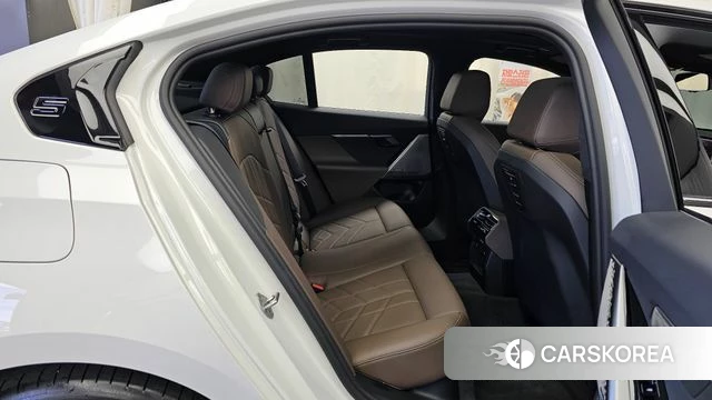 BMW 5 Series (G60) 2026 Белый из Кореи, фото 3