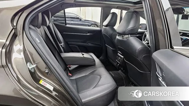 Toyota Camry (XV70) 2018 Песочный из Кореи, фото 3