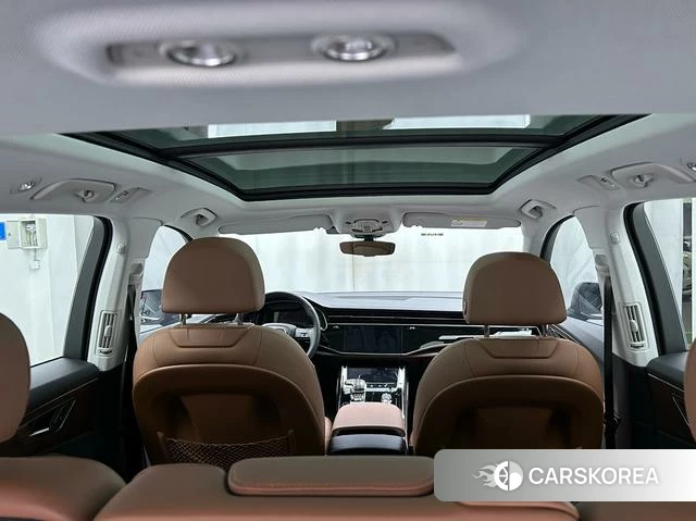 Audi Q7 2023 Черный из Китая, фото 3