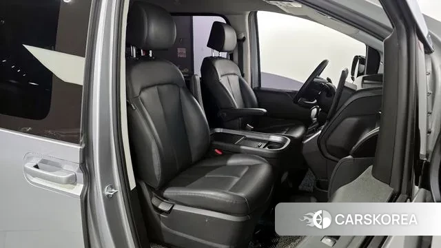 Hyundai Staria 2023 Серебряный из Кореи, фото 3