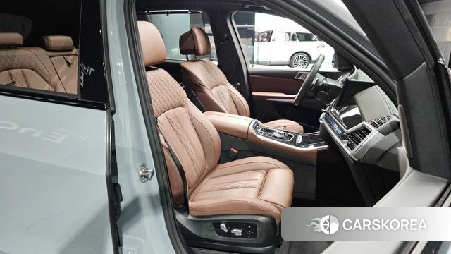 BMW X5 (G05) 2026 Светло-серебряный цвет из Кореи, фото 3