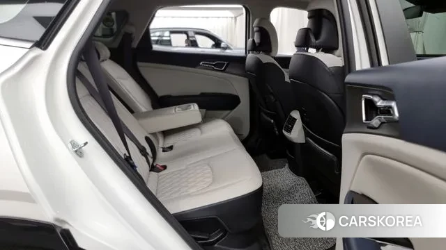 Kia Sportage 5th Generation Hybrid 2023 Белый из Кореи, фото 3