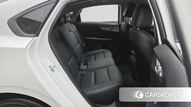 Kia The New K3 2nd generation 2023 Белый из Кореи, фото 3