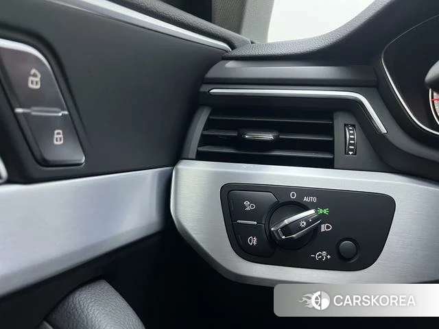 Audi A4L 2024 Темно-серый из Китая, фото 3