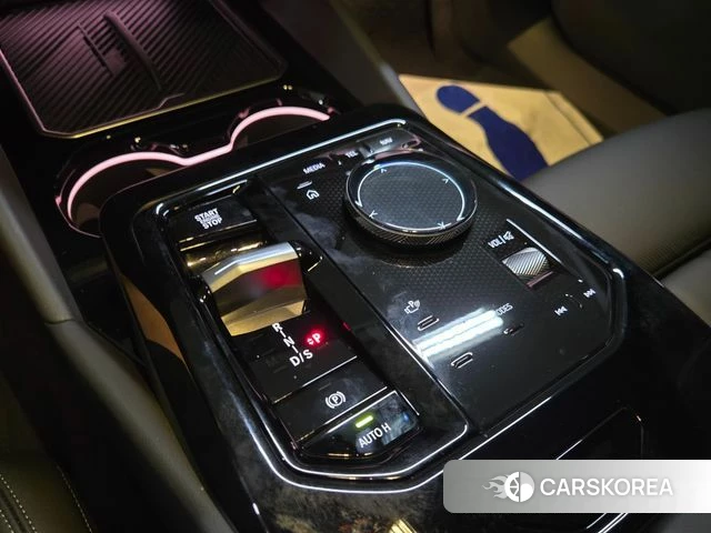 BMW 5 Series (G60) 2025 Белый из Кореи, фото 3