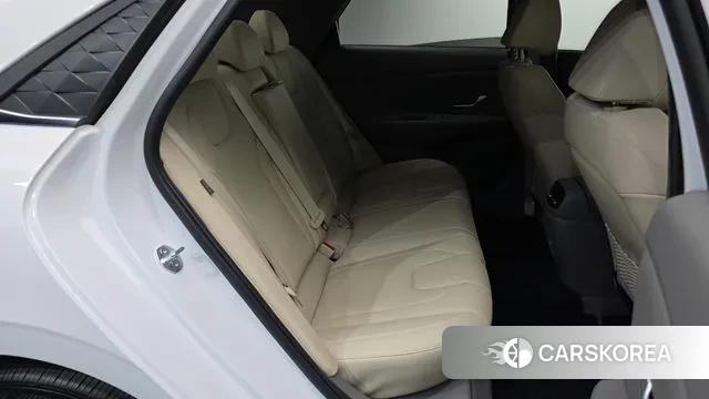 Hyundai The New Avante (CN7) 2023 Белый из Кореи, фото 3