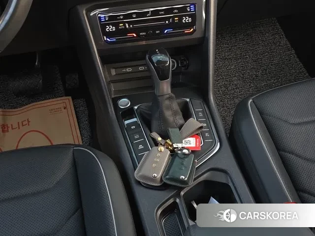 Volkswagen Tiguan Allspace 2023 Серый из Кореи, фото 3