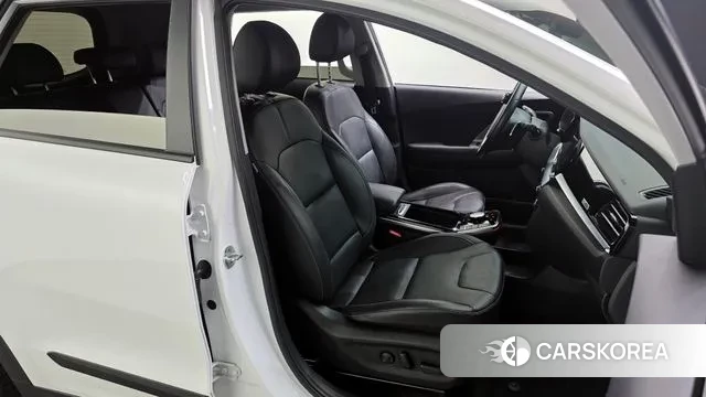 Kia Niro Plus 2022 Белый из Кореи, фото 3