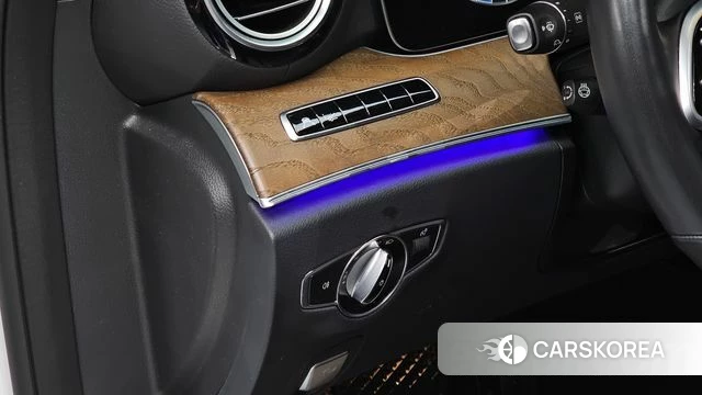 Mercedes-Benz E-Class W213 2019 Белый из Кореи, фото 3