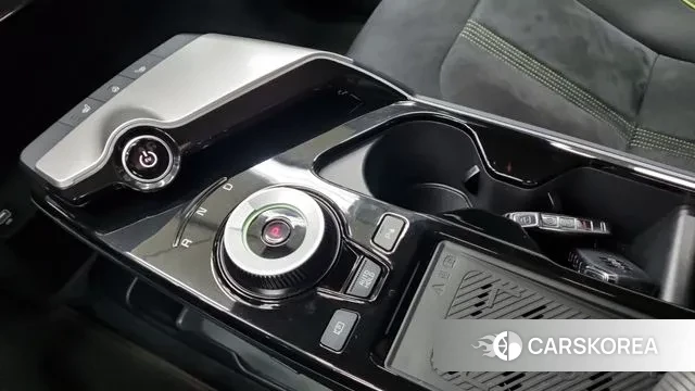 Kia EV6 2023 Серебристо-серый из Кореи, фото 3