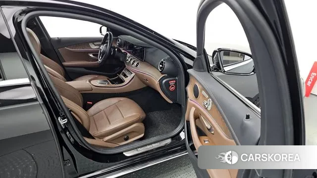 Mercedes-Benz E-Class W213 2021 Черный из Кореи, фото 3