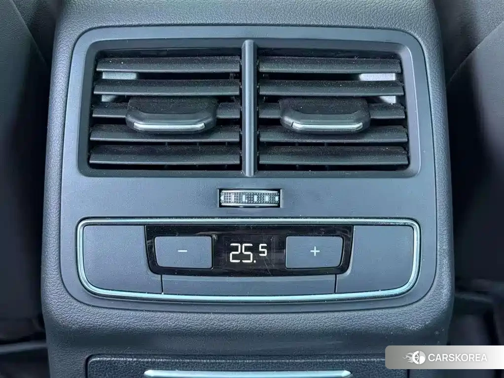 Audi A4L 2024 Silver/gray из Китая, фото 3