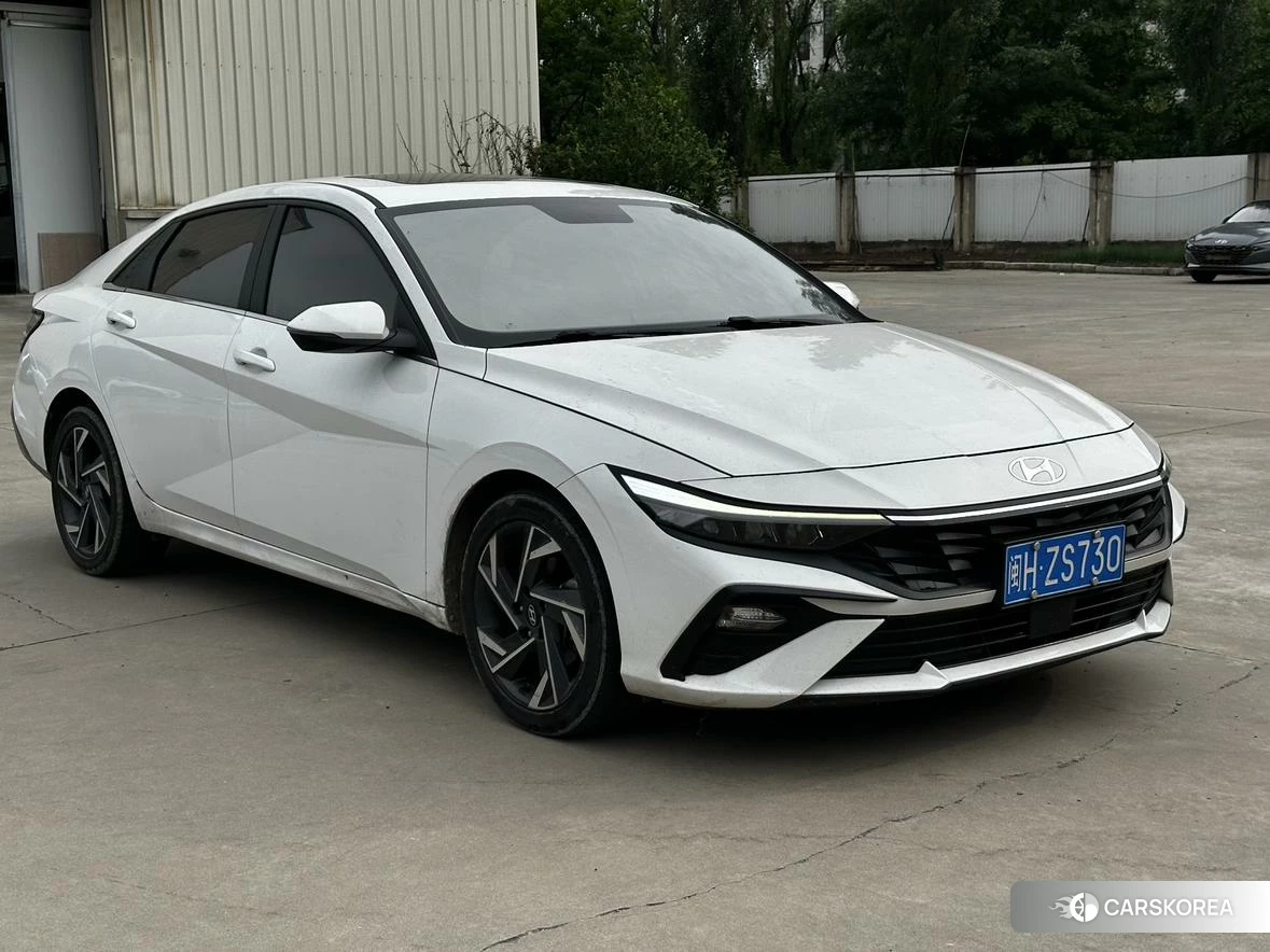 Hyundai Elantra 2023 Белый из Китая, фото 3