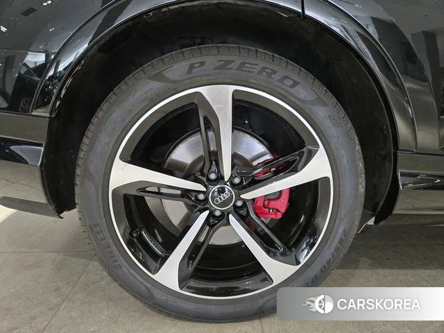 Audi Q7 2022 Черный из Китая, фото 3