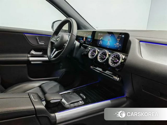 Mercedes-Benz GLA 2023 Белый из Китая, фото 3