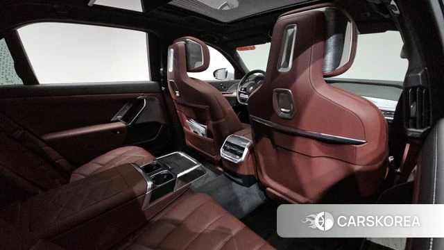 BMW 7 Series (G70) 2023 Серебристо-серый из Кореи, фото 3