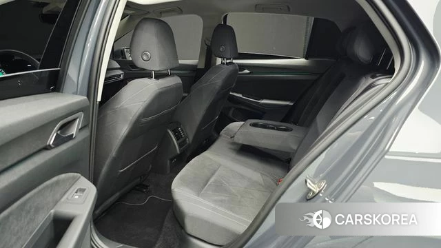 Volkswagen Golf 8th Generation 2024 Серый из Кореи, фото 3