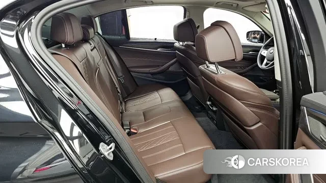 BMW 5 Series (G30) 2023 Черный из Кореи, фото 3