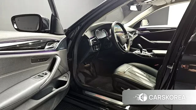 BMW 5 Series (G30) 2018 Черный из Кореи, фото 3