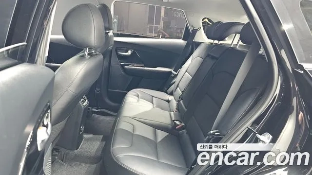 Kia Niro 2018 Черный из Кореи, фото 3