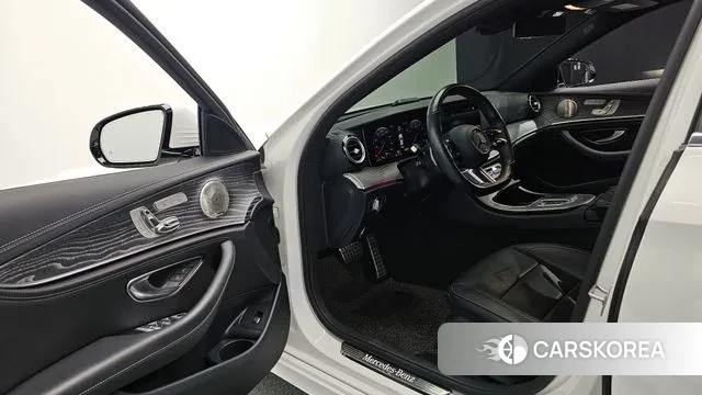 Mercedes-Benz E-Class W213 2021 Белый из Кореи, фото 3