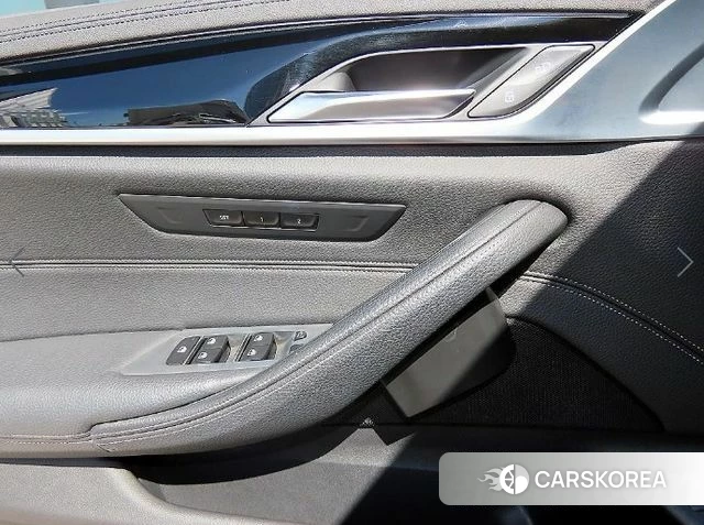 BMW 5 Series (G30) 2019 Белый из Кореи, фото 3