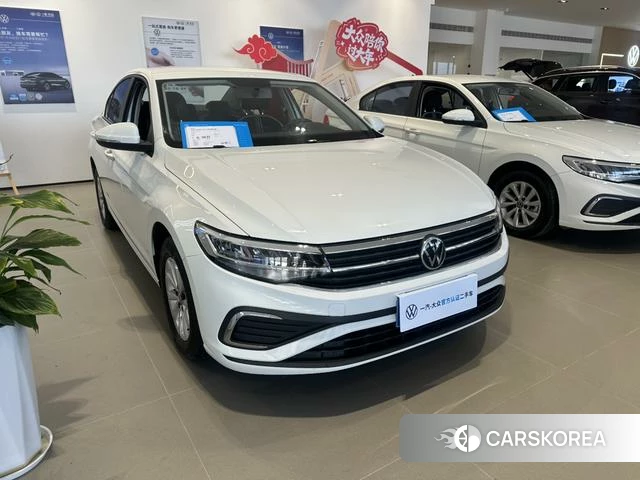 Volkswagen Bora 2024 Белый из Китая, фото 3
