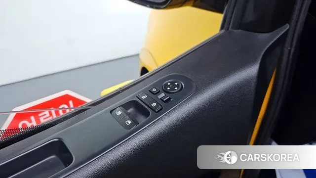 Hyundai Staria 2023 Желтый из Кореи, фото 3