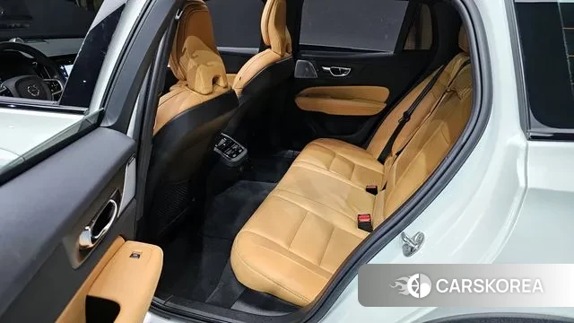 Volvo V60 Cross-Country 2nd Generation 2022 Белый из Кореи, фото 3